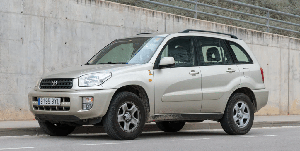 Rent a 2015 Toyota RAV4 4x4 in Rwanda for self-drive safaris, gorilla trekking and long-term hire. Automatic, four seats, access to national parks.